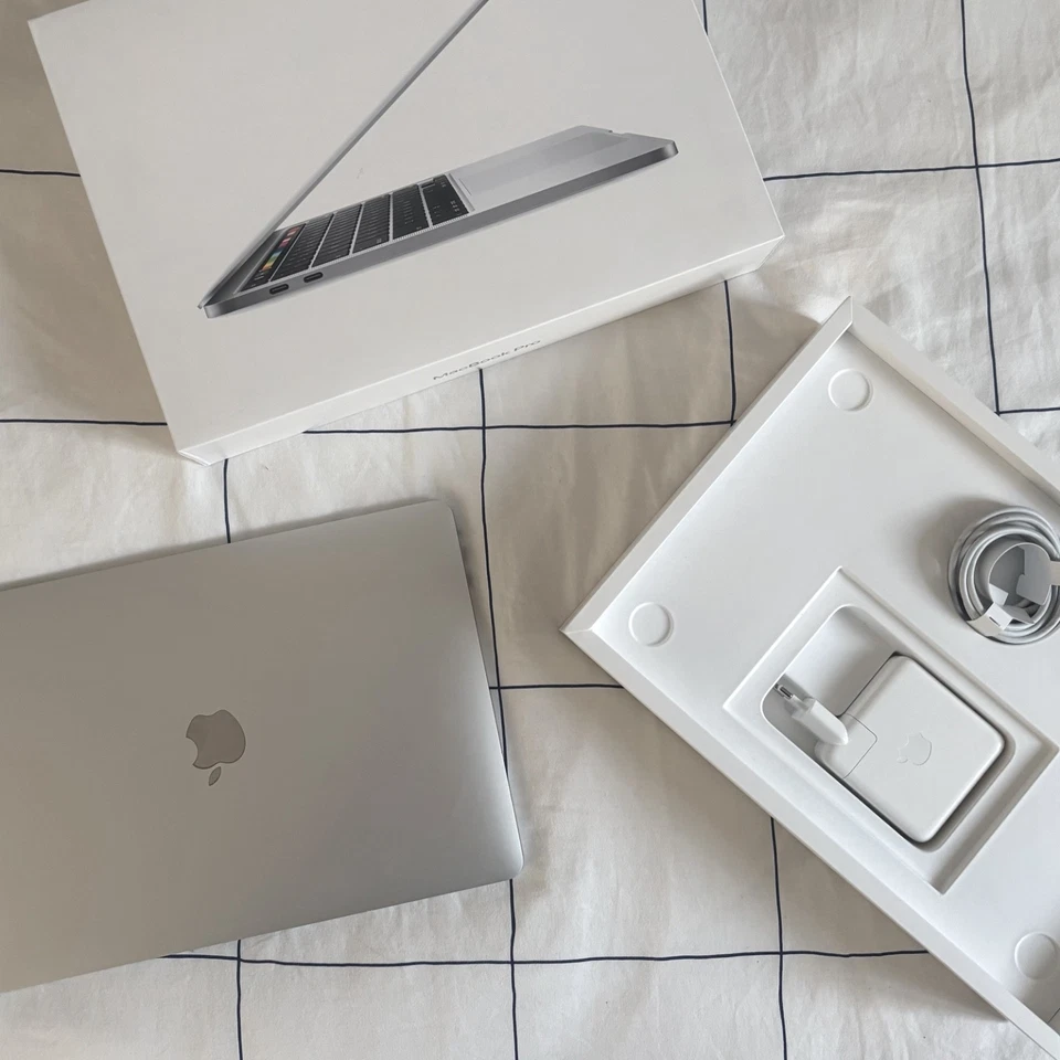 Apple MacBook Pro 13" · i5 10th gen 3.8 GHz · 16GB · 512GB, Foto 4 von 5