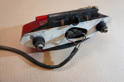 Luz de freno trasera BMW F650 F650 FUNDURO 1994-1996 DAÑADA - Imagen 9 de 13