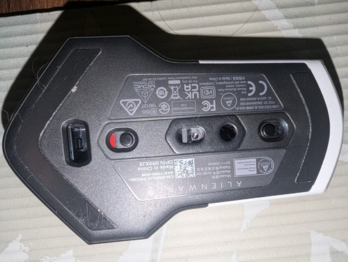 Alienware AW610M Moonlight Wired/Wireless 7-Buttons 16K DPI Optical Gaming Mouse - Picture 5 of 6