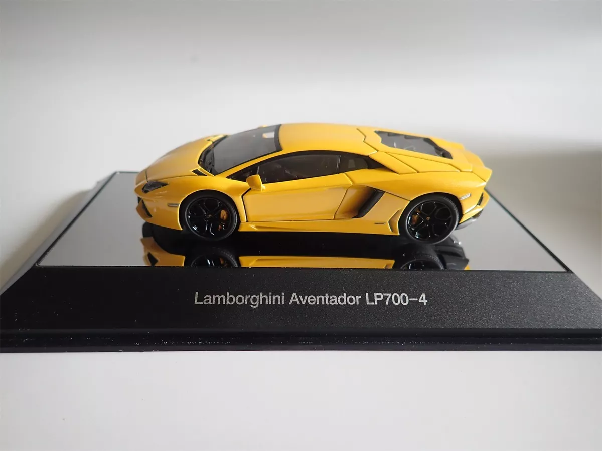 AUTOART LAMBORGHINI AVENTADOR LP700-4 WHITE SCALE 1:18 WITH