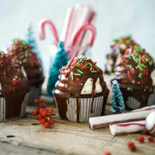 CHRISTMAS CUPCAKE Fragrance Oil to craft Candles Soaps Lotions Bath products