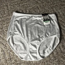 Vanity Fair Women’s White Body Caress Briefs/Panties Size 8/XL NWT Style #13138