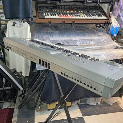 Korg TRINITY Plus Synthesizer Workstation 61 Key ACCESS MOSS