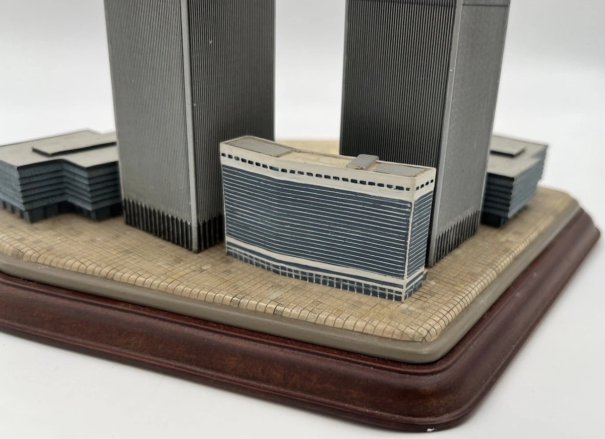 DANBURY MINT TWIN TOWERS 9/11 COMMEMORATIVE WORLD TRADE CENTER