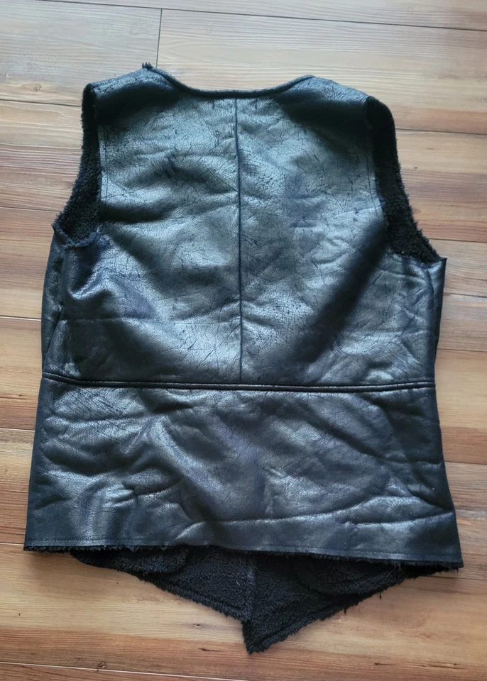 Chaleco asimétrico Sherpa de gamuza sintética negro metálico Rock & Republic talla L Foto 2 de 3