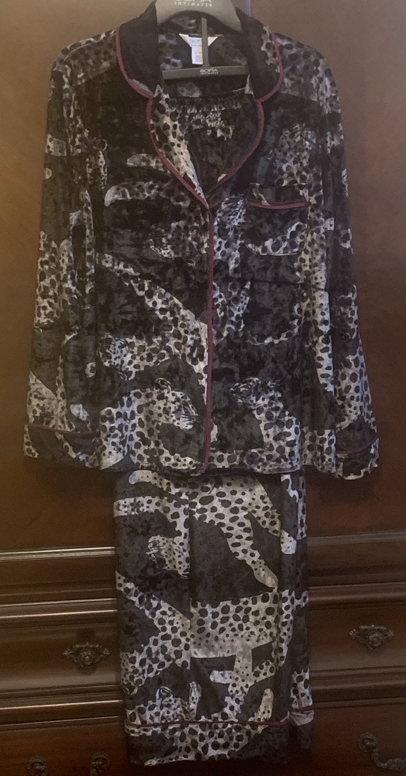 SOFIA INTIMATES Sofia Vergara Velour Pajamas Size… - image 2