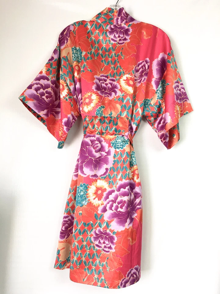 Natori Feminino Pequeno Roupão de Cetim Vermelho Multi Floral Asiático Kimono Inspirado Envoltório 39" - Imagem 2 de 4