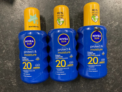 NIVEA SUN Protect & Moisture Spray LSF 20 Medium - 3 x 200 ml
