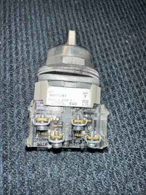Allen-Bradley 800T-J91 Selector Switch, 3 Position w/Contact Block