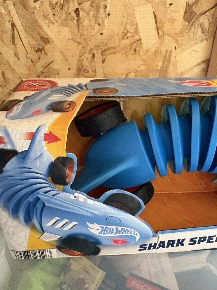 Hot Wheels Shark Speeder RC Remote Control Vehicle Scale Multicolor - Image 3 of 4