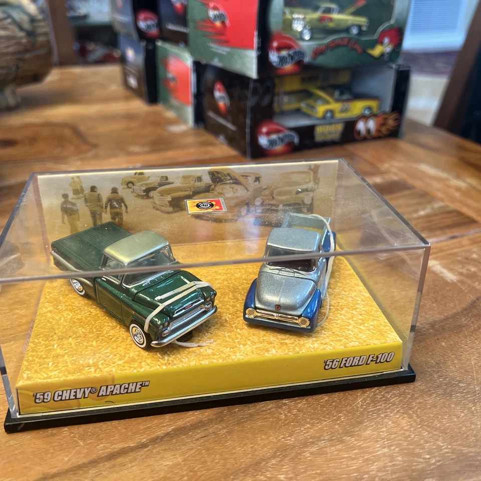 HOT WHEELS TRUCK SHOW 1959 APACHE & 1956 FORD F-100 MIB - Image 2 of 4