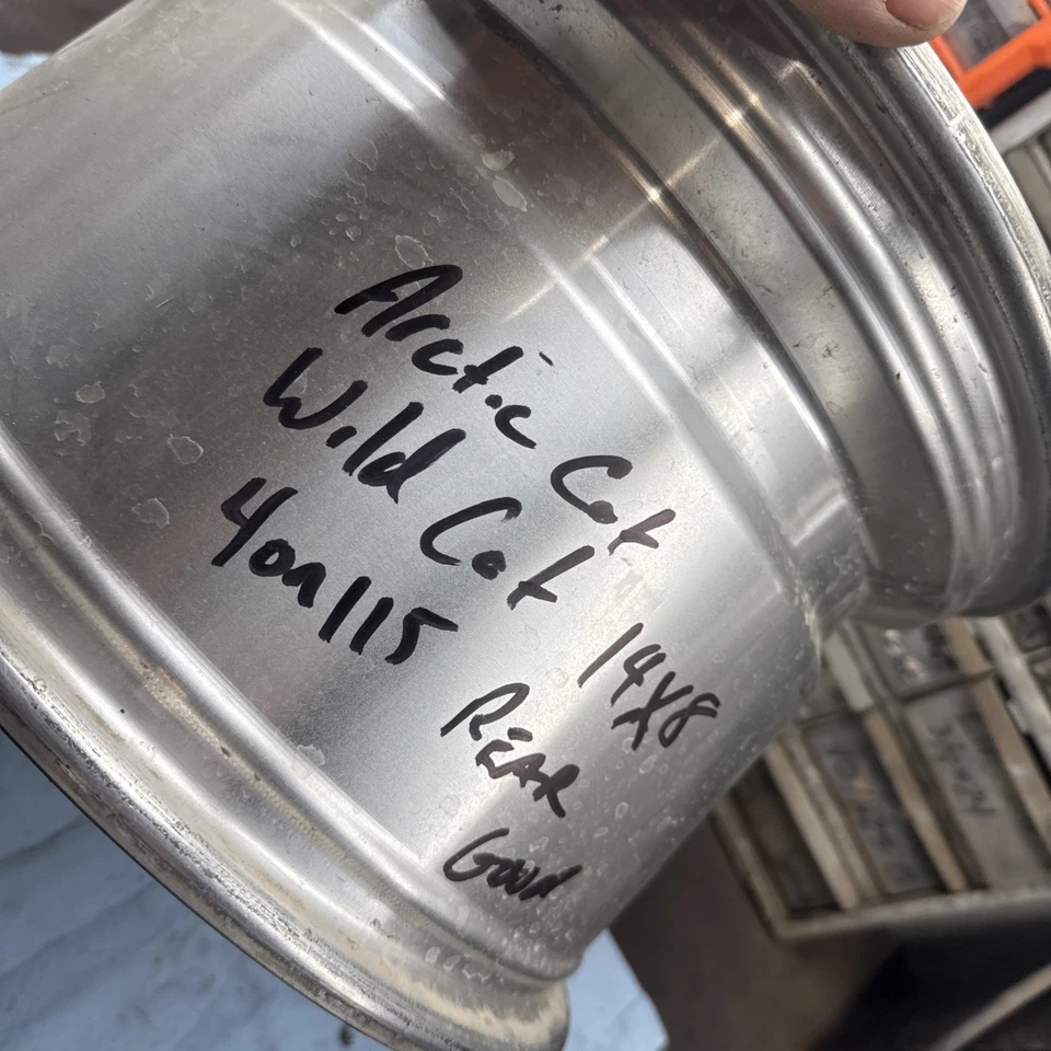 Llanta trasera Arctic Cat Wildcat 1000 14x8 buena Foto 2 de 4