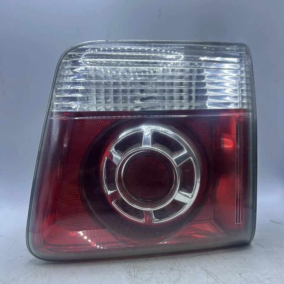 Lanterna traseira interna 2007-2012 GMC Acadia lado direito do passageiro fabricante de equipamento original 25826762 - Imagem 2 de 4
