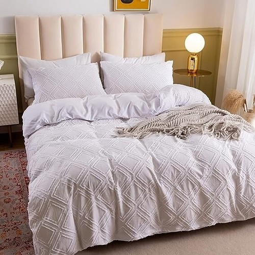 Apex Global Embossed Elegance Duvet Cover: Luxe Comfort Meets Timeless Style - Picture 2 of 4