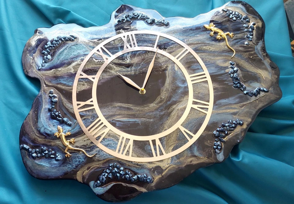 Wanduhr aus Epoxidharz, handgefertigt, Geoda 60 x 40 cm - Bild 2 von 4