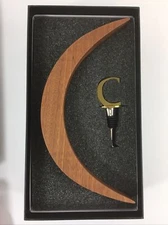 CURVED WOOD SINGLE WINE BOTTLE HOLDER BALANCING RACK w "C" wine stop/cork