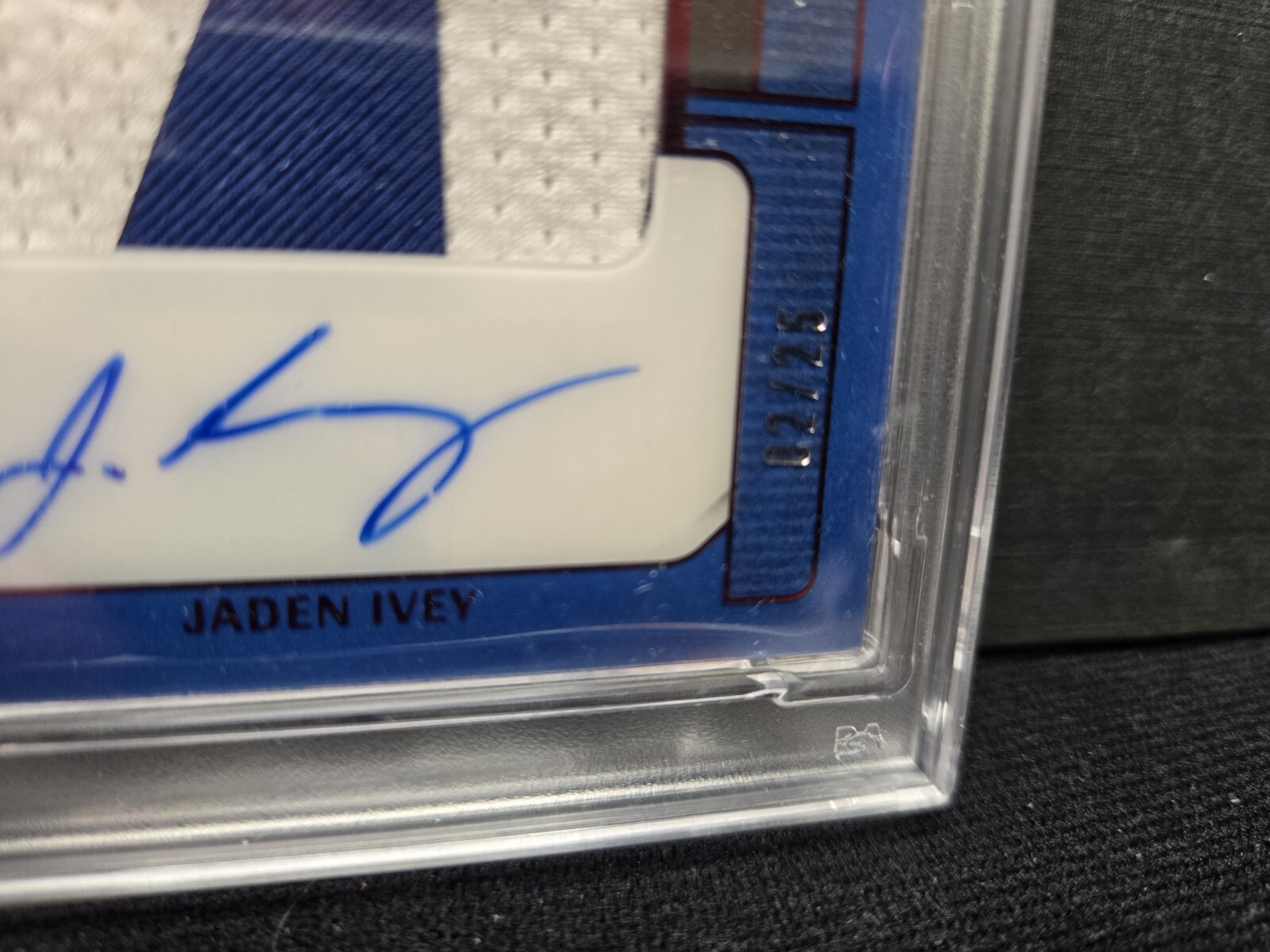 2022-23 Panini One & One Jaden Ivey Rookie Patch Auto Red RPA /99 Prime RC PSA 8 view 5