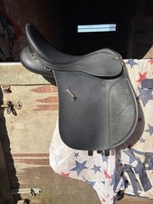17.5" Wintec VSD Cair Adjustable Gullet Black Synthetic Horse Saddle