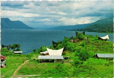 CPM Bergszene von Tuk Tuk Dorf Samosir Insel INDONESIEN (727163)