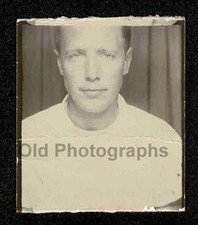PHOTO BOOTH STERN HANDSOME YOUNG MAN HEAD CUT OFF OLD/VINTAGE PHOTO- G402