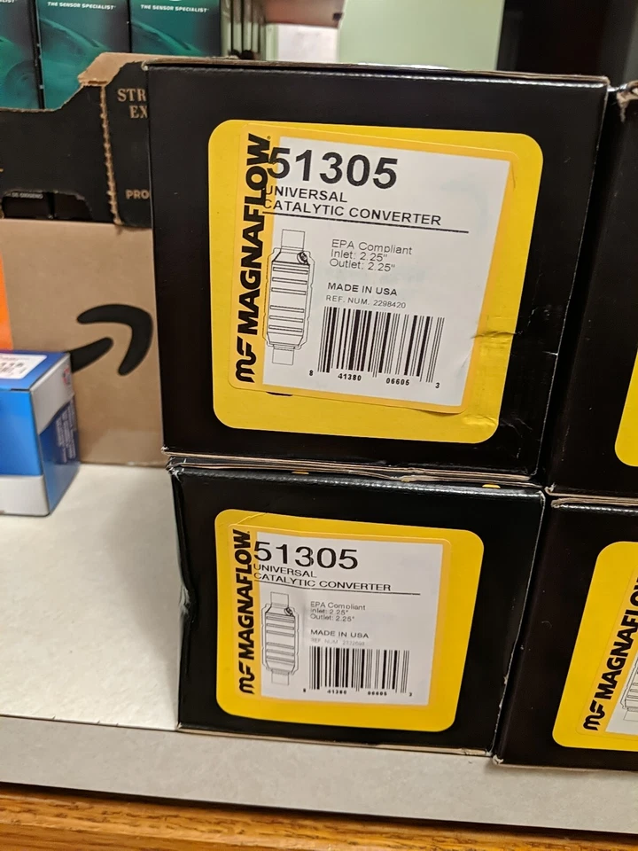 Magnaflow 51305 Universal Catalytic Converter 2.25" In 2.25" Out 15" Overall - Image 4 of 4