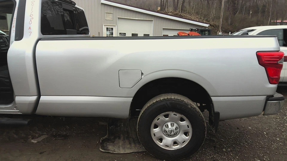 17 NISSAN TITAN XD Pickup Box/bed Standard (139.8" Wb) Brilliant Silverk23 Foto 4 de 4