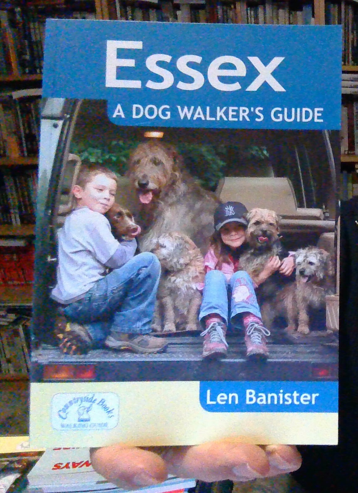 Essex: A Dog Walker's Guide by Len Banister (Paperback, 2011) 9781846742385 NEW