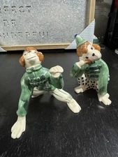 A Pair Of Kay Finch Monkeys