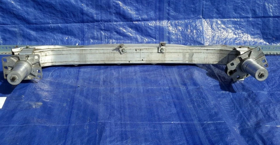 2006-2010 Audi A8 Quattro S8 Front Bumper Reinforcement Impact Bar Rebar OEM Foto 3 de 4