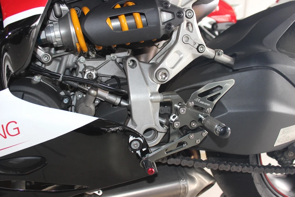 MAD-MOTO Ajdustable Rearset Foot Peg Footrest For Ducati 899/1199/Panigale 12-17 - Imagem 2 de 4