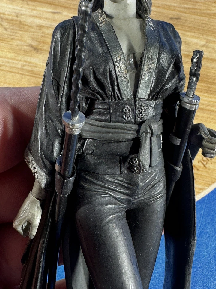 Figura de acción Sin City Miho 2005 blanco y negro NECA Devon Aoki Reel Toys Foto 4 de 4