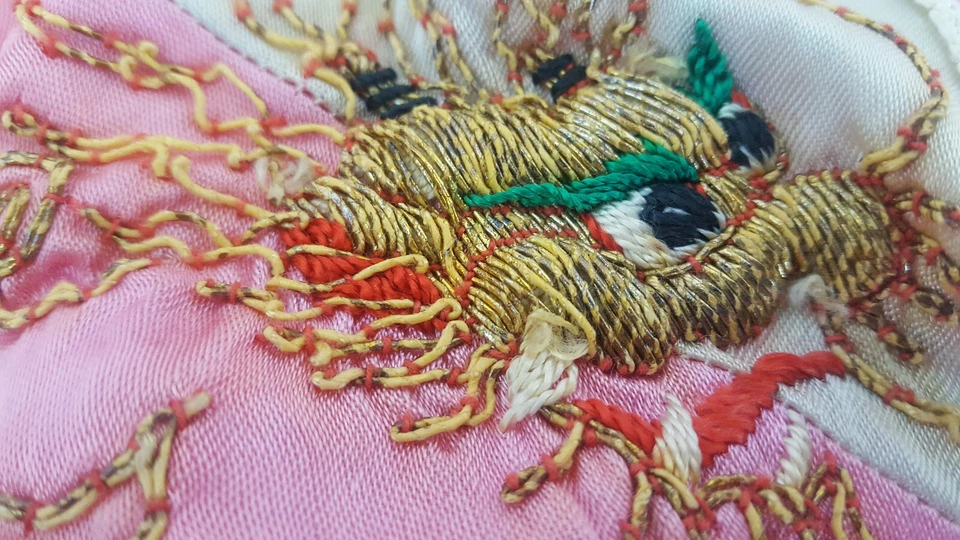 Antiguo/Vintage Traje Oriental Infantil Rosa Seda Dragón Bordado 2 Piezas Muñecas Foto 4 de 4