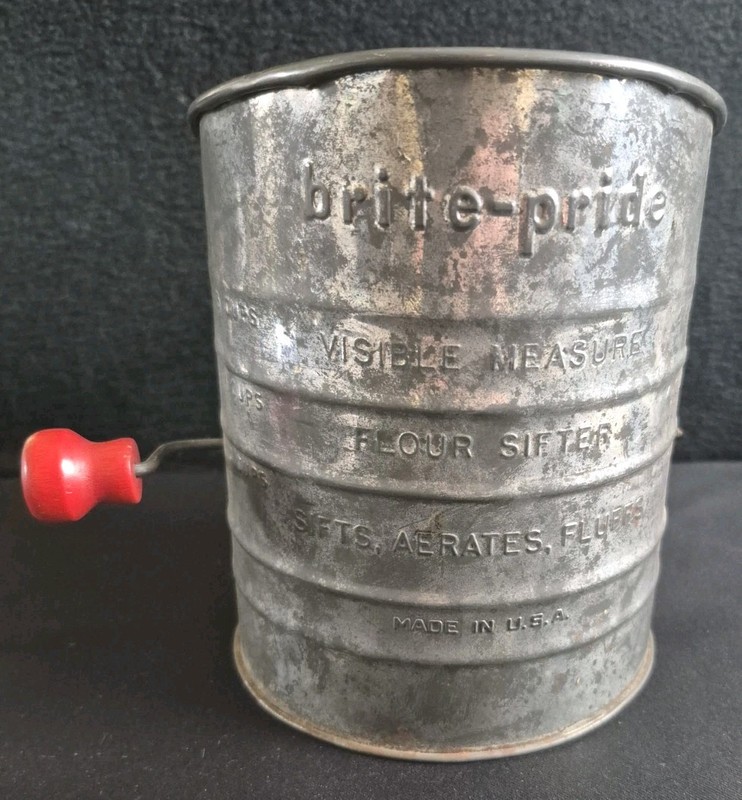 Vintage Red Handle BRITE-PRIDE 5- Cup Flour Sifter Excellent Condition