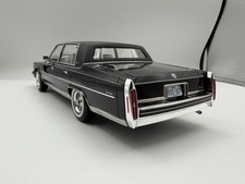 BoS Models Cadillac Fleetwood Brougham 1982 1:18 BOS087