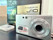 Fujifilm FinePix J10 8.2MP Digital Camera   Silver Brand New Old Stock / CIB 