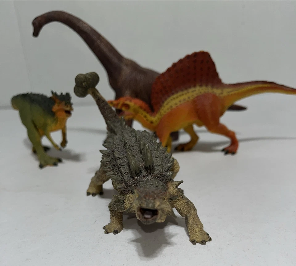 Dinosaurios surtidos. Lote de 4/: Figura de Spinosaurus - Safari Ltd - Altamente detallada Foto 2 de 4
