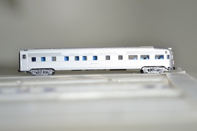 80220 N Scale CON COR PASSENGER CAR ATSF SF SANTA FE