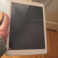 Apple iPad (6th Generation) A1893 32 GB, Wi-Fi, 9.7 in - Silver