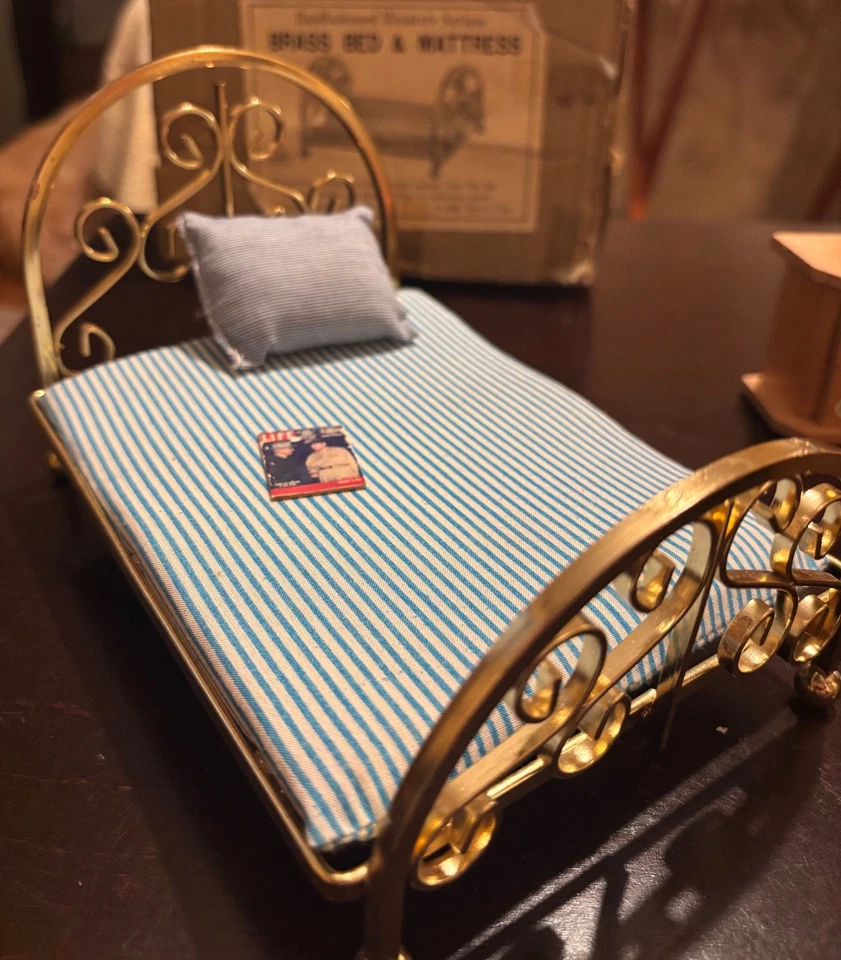 C-M HAND PAINTED DOLLHOUSE BEDROOM & BRASS BED,  BUNKBED, BOOKS, ACCESSORIES 7PC - Image 3 of 4