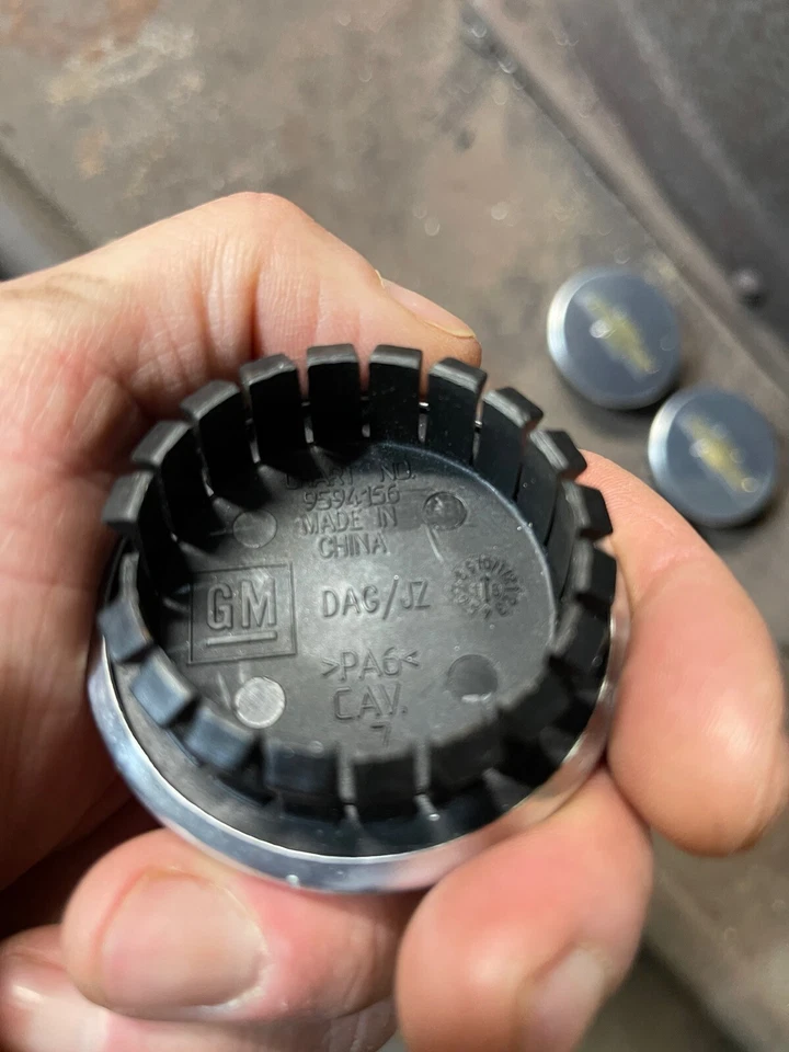 4 tapas centrales para llantas Chevrolet Blazer, Colorado, Equinox, Traverse OEM 9595010 Foto 2 de 2