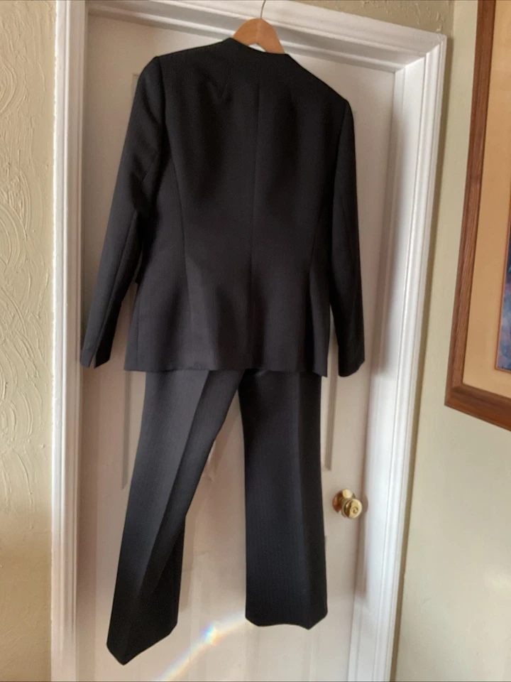 Tahari Arthur S. Levine Pants and Jacket 2 Piece Women’s Suit Size 12 Black - Image 4 of 4