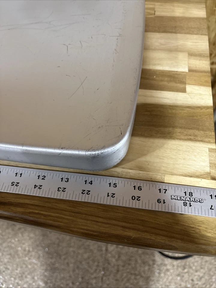 Asiento de silla de aluminio macizo con respaldo de listones sin patas restaurante patio Foto 2 de 4