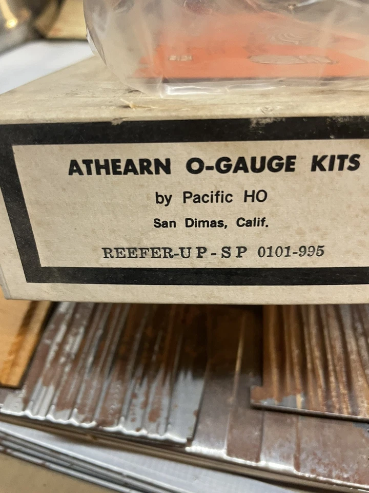 Athearn O Gauge #101-995 UNION PACIFIC SOUTHERN PACIFIC Reefer Kit - Image 2 of 4