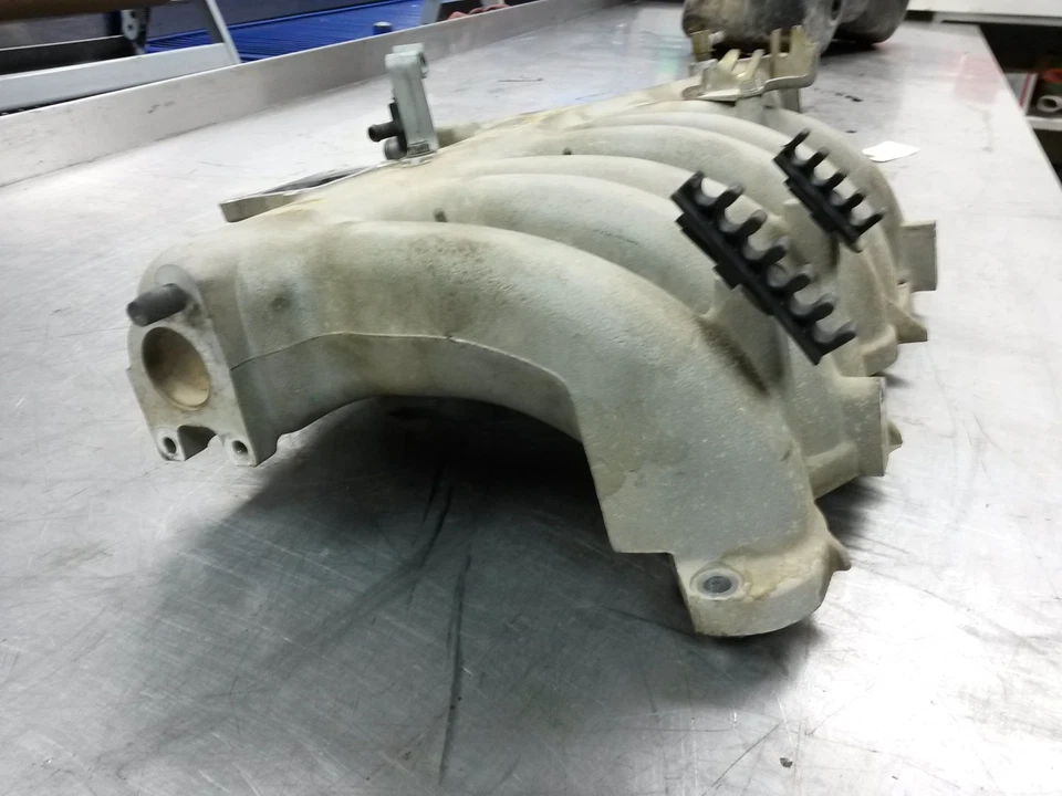 Colector de admisión superior para Nissan Pathfinder 3.0 90-94 Foto 4 de 4