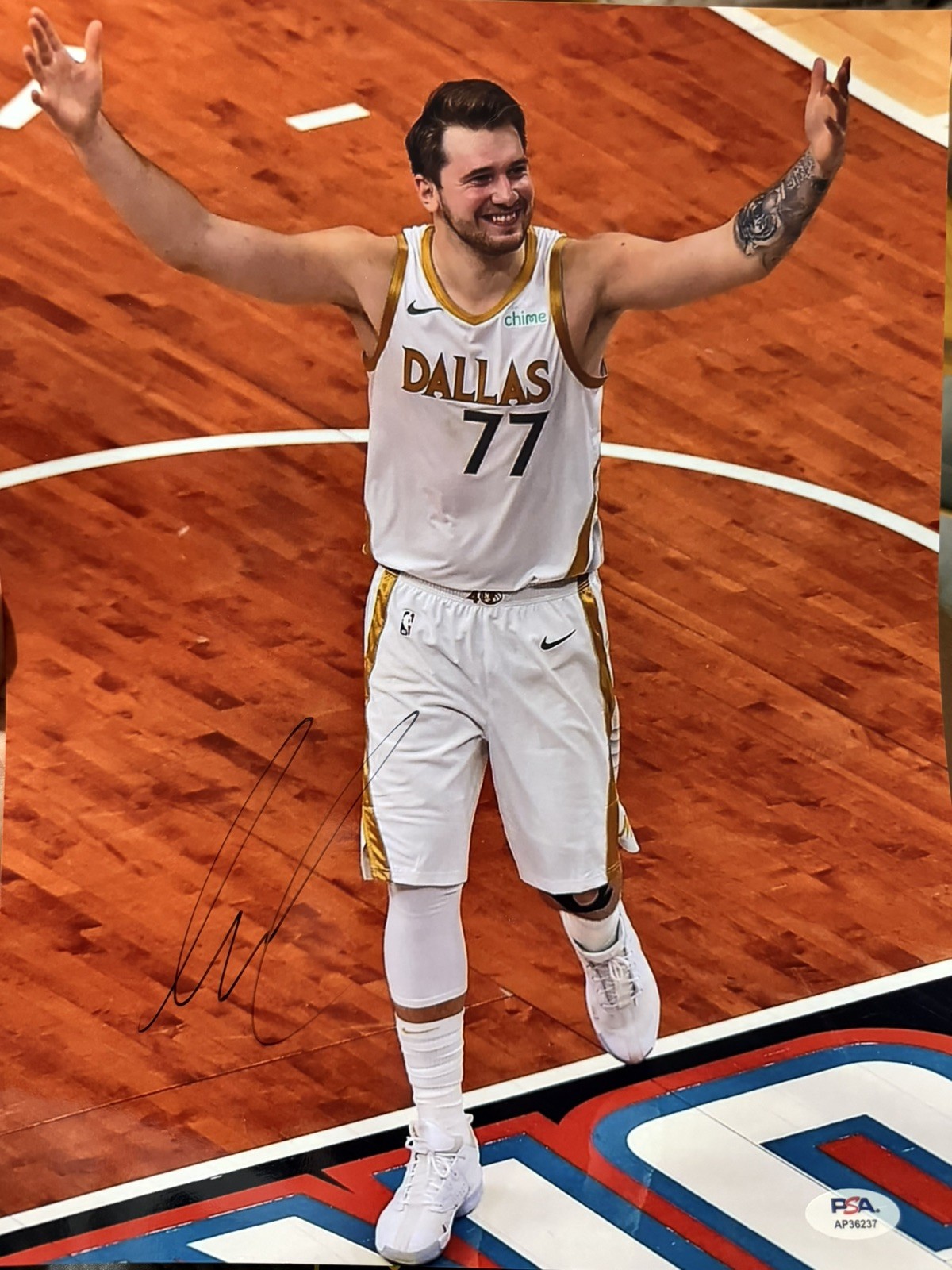 Luka Doncic Autographed Dallas Mavericks 11x14 Photo - PSA/DNA