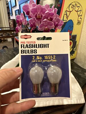 Vintage NEW Rayovac No.1651-2 Flashlight Bulbs For 6Volt Applications SEALED