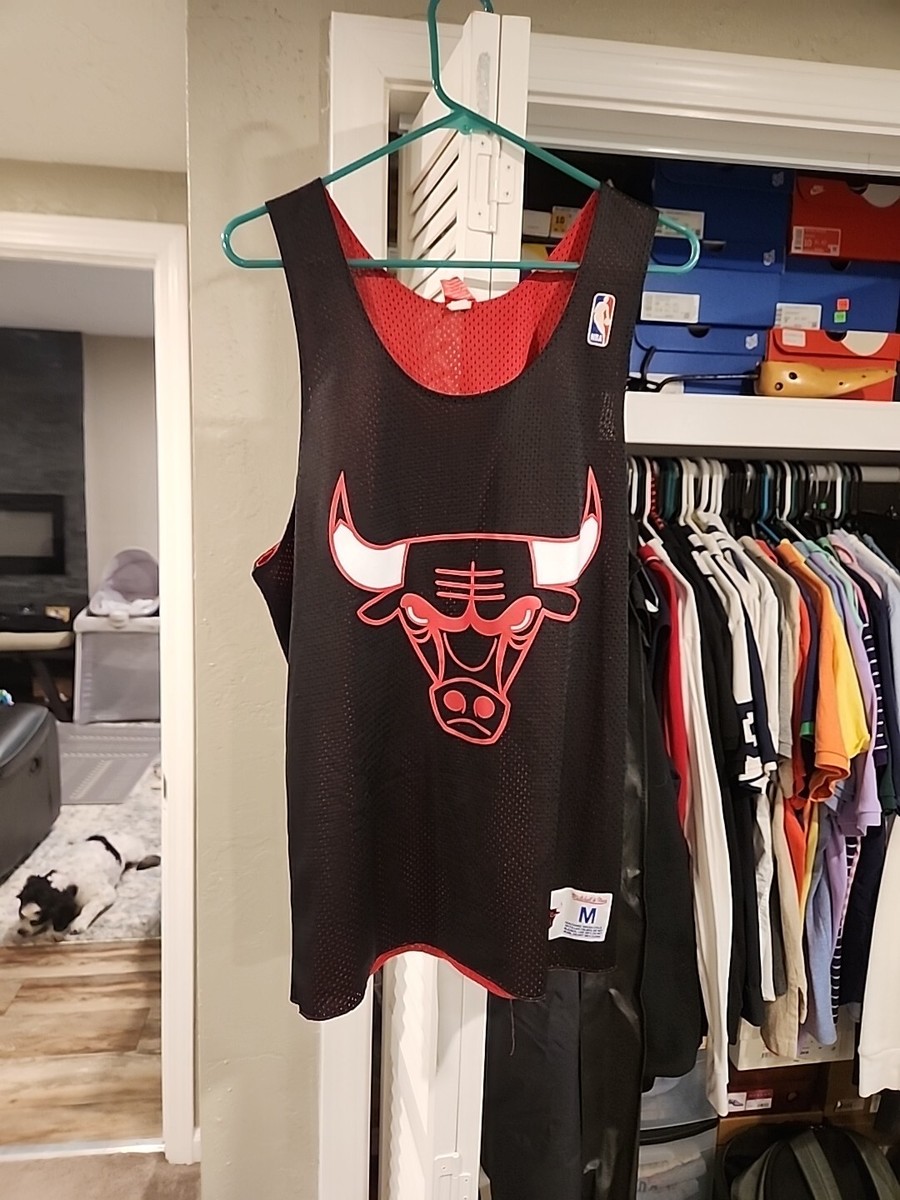 Chicago Bulls Mitchell & Ness Men's Medium Reversible Black