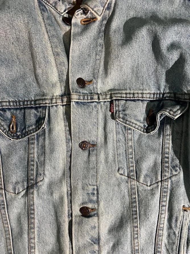 Levi's Men's Light Wash Denim Trucker Jacket Size M - product detail image 5