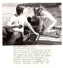 1974 Women Kisses Winner Race Regatta in Zug Switzerland Original News Photo #1
