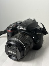 Appareil photo reflex Nikon D3300 avec objectif 18-55mm VR II